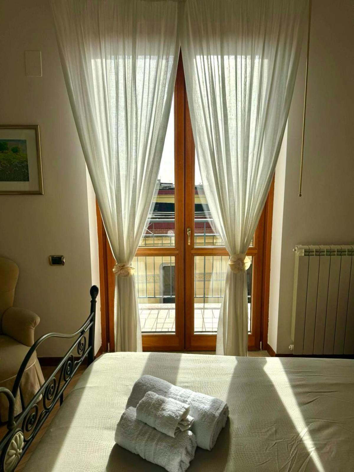 Ferienwohnung A Casa Di Don Peppino Salerno Exterior foto