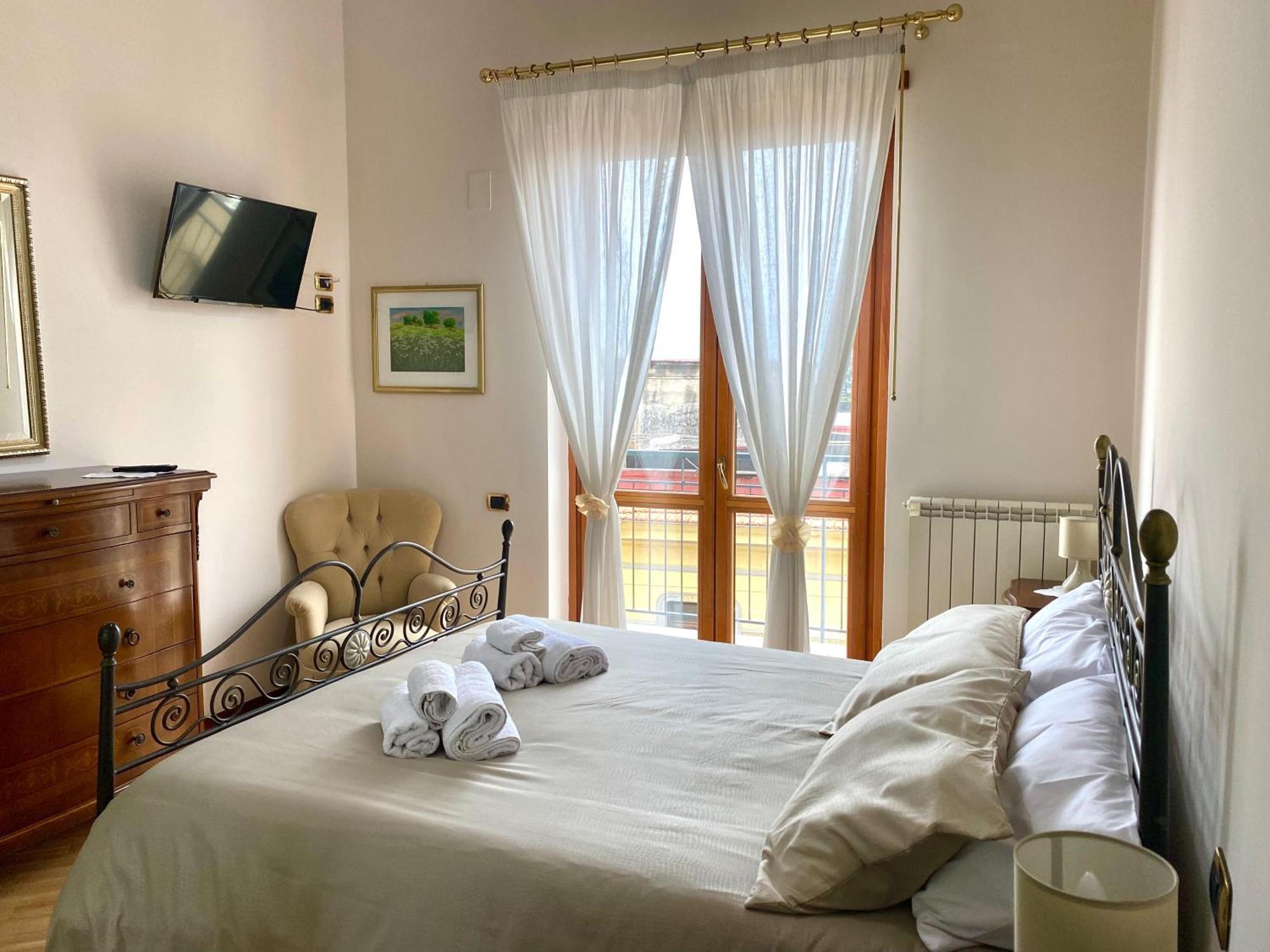 Ferienwohnung A Casa Di Don Peppino Salerno Exterior foto